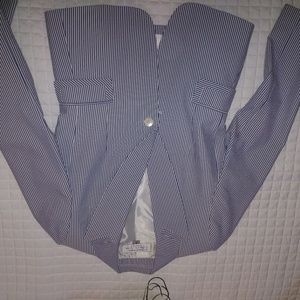 Tahari 2P seersucker.